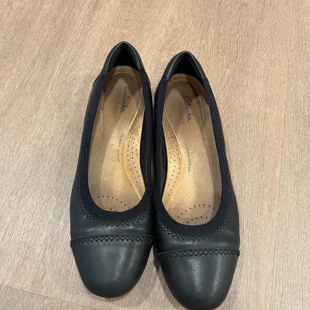 FLIGHT ATTENDANT USED UNIFORM FLATS